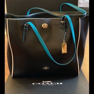 NWT AUTHENTIC BLACK TURNLOCK COACH TOTE